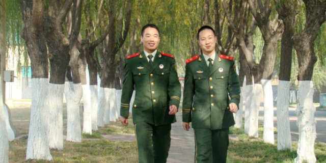 勞動(dòng)創(chuàng)造幸福未來,風(fēng)琴防護(hù)罩生產(chǎn)廠家祝祝你胸前戴紅花!
